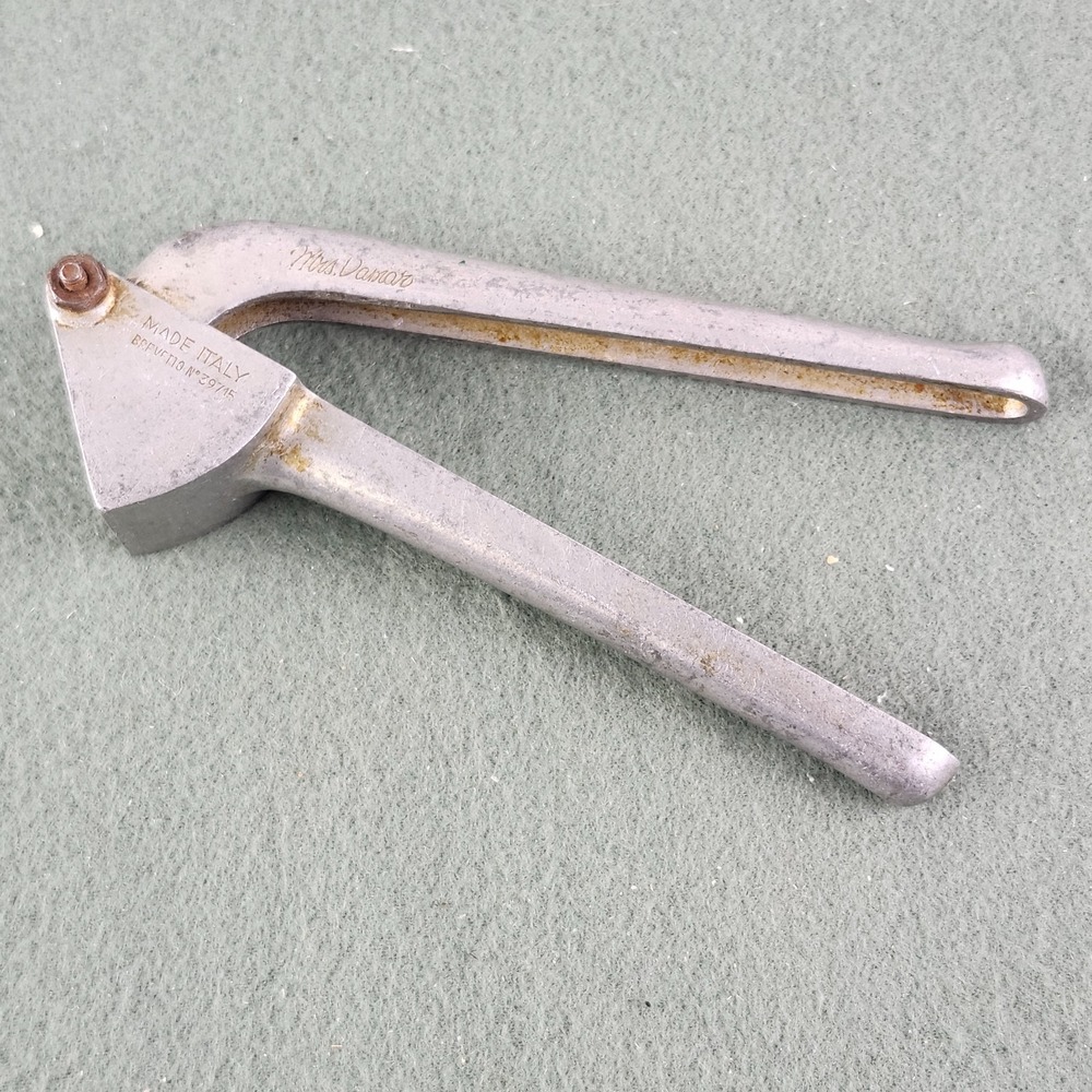 Vintage Mrs. Damar Brevetto No 39715 Aluminum Garlic Press Made in Italy
